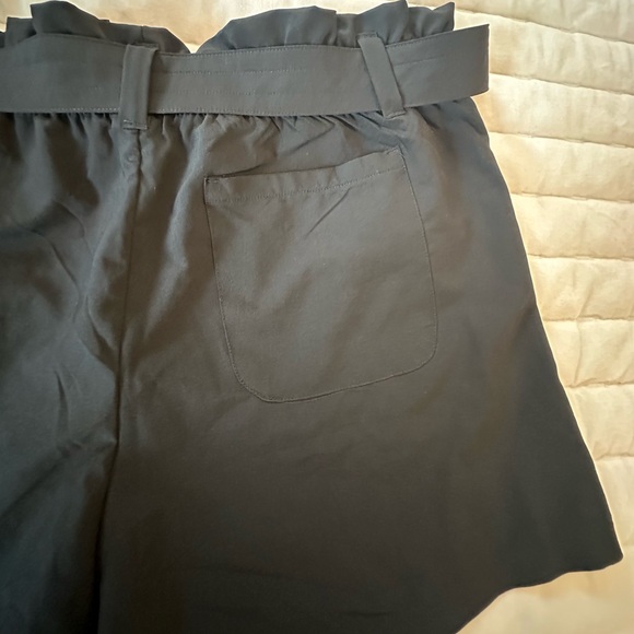 Stylish Black Women's Shorts Belted - Picture 3 of 7